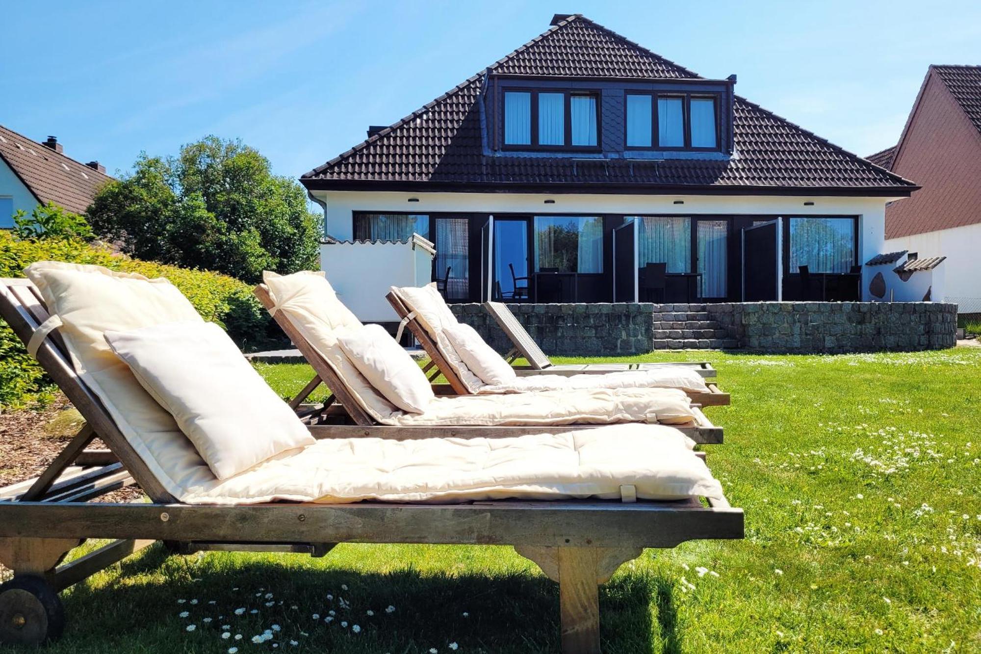 Nur 7 Gehminuten Zum Strand, Sehr Hochwertige Ferienwohnung Mit Terrasse In Ruhiger Lage, Inklusive Parkplatz Und Fahrradunterstellplatz Laesst Keine Wuensche Offen Scharbeutz Exterior foto